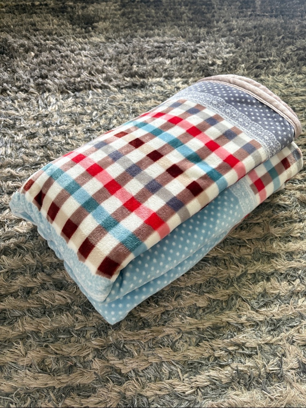 Striped Plaid Patchwork Large Fleece Blanket with Pink & Blue Panels New - Picture 5 of 5